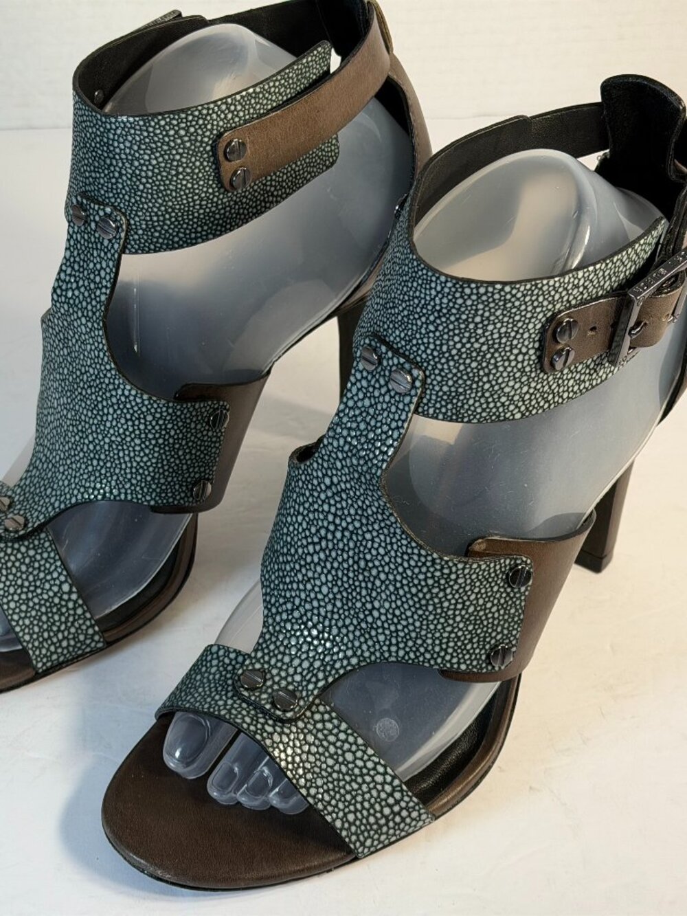 TORY BURCH SIZE  9  SANDALS WITH HEELS